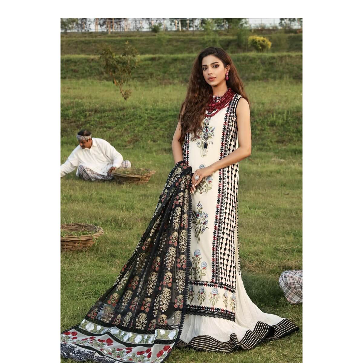 Crimson by Saira Shakira, Luxury Lawn, D8-A